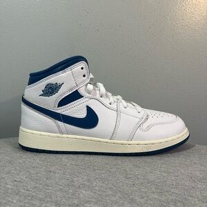 Nike Air Jordan 1 Mid SE White Industrial Blue White Youth Size 7 FN7432 141​​